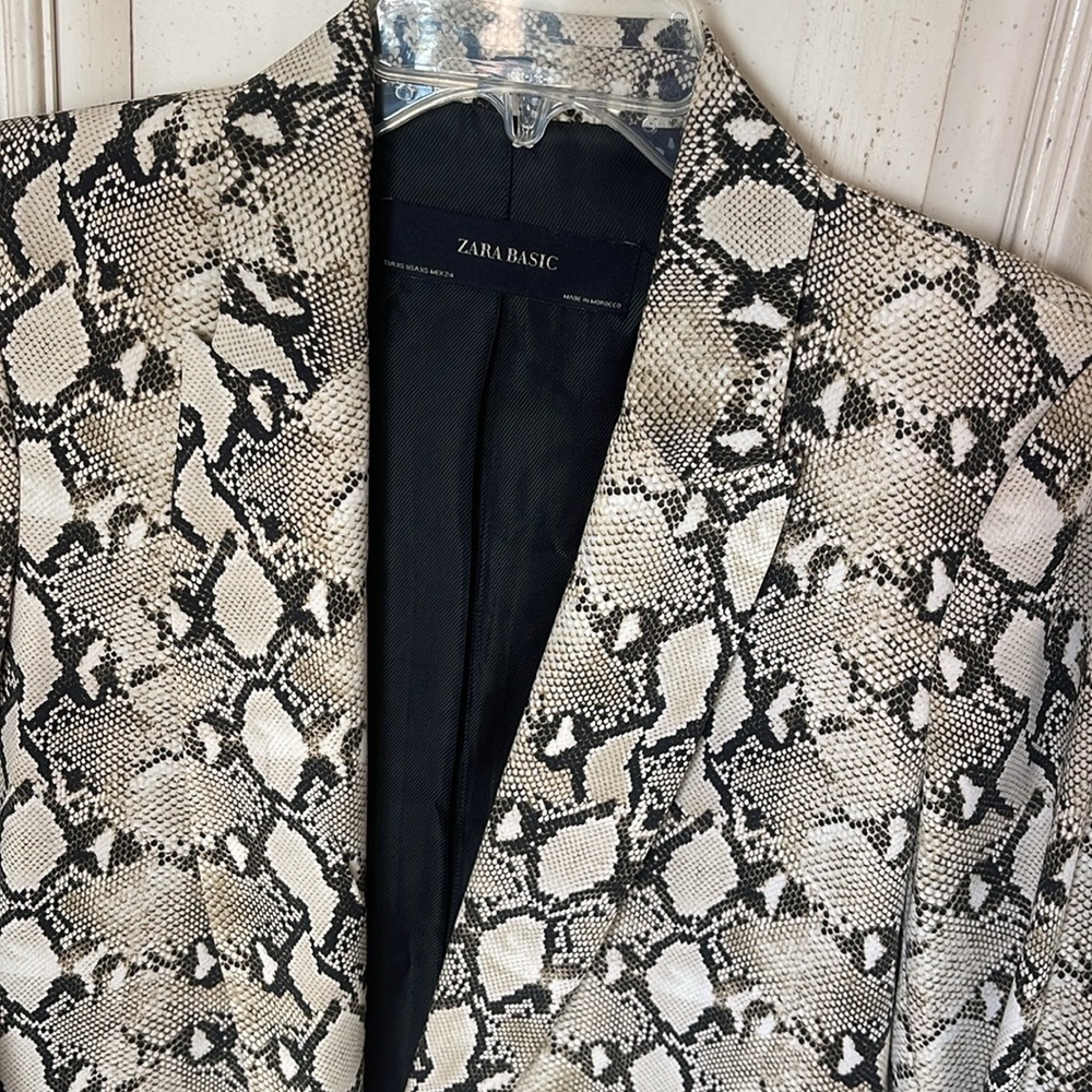 Blazer - Picture 2 of 4